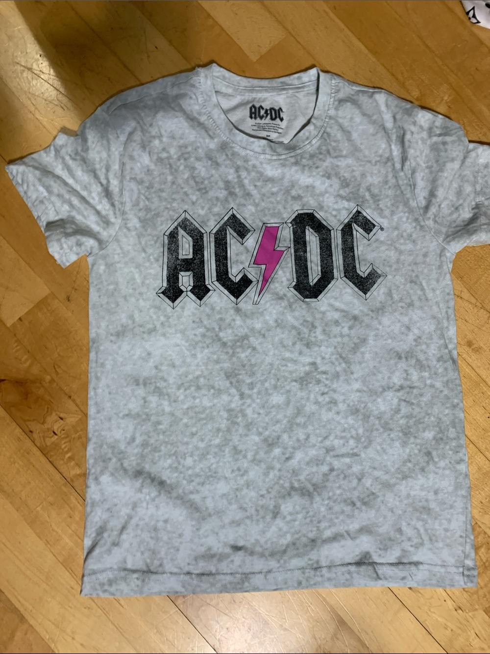 AC/DC men’s Short Sleeve Tee in Light Gray with Pink Bolt